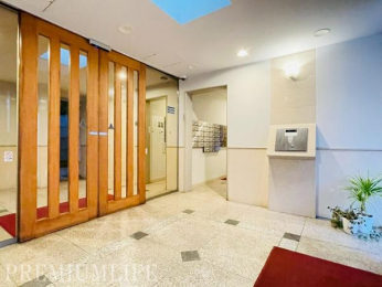 �@�Z�܂��̑���ۂƂȂ�G���g�����X�́A���S���̂���I�[�g���b�N�d�l