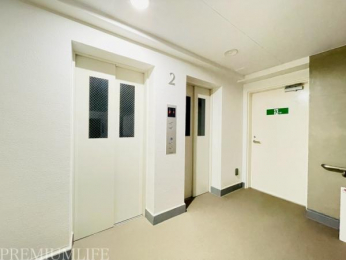 �@�G���x�[�^�[�t���ňړ����y�X