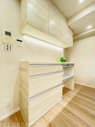 �@�Ɠd��H��ނ����[�ł���L�b�`���I��ݒu