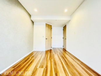 �@�����������F���̋���