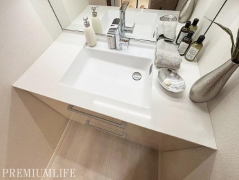 �@�V���v���Ȍ`��̐��ʑ�ŁA���X�̂�����ꂪ���₷���d�l�ł��B