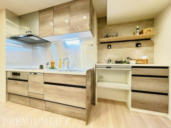 �@���[�L�x�Ŗ��邭�A�Ǝ������ɂ��z�����ꂽ�g������̗ǂ��V�X�e���L�b�`��