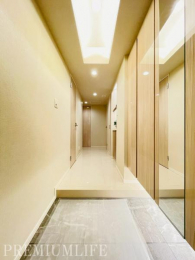 �@��Ƃ肠��L���̌��ւŁA�Ƒ��◈�q���������}������D��Ȍ��փX�y�[�X