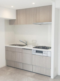 �@���[�L�x�Ŗ��邭�A�Ǝ������ɂ��z�����ꂽ�g������̗ǂ��L�b�`���ŉƑ��Ɖ�b���y���݂Ȃ��痿���ł��܂�