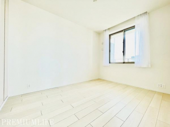 �@�x�b�h�Ǝ��[���������z�u�ł���A��Q���ɂ��傤�Ǘǂ���6���̗m���ł��B