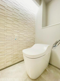 �@�������̂���L���g�C���ڂ̑O�ɂ͐��ʑ��ݒu