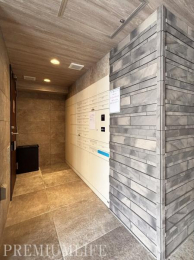 �@��z�{�b�N�X�����ŁA�s�ݎ��̉ו��󂯎����X���[�Y