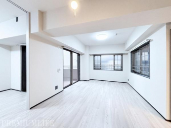 �@3�ʍ̌��̃��r���O