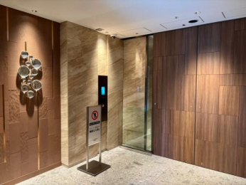 �@�I�[�g���b�N�t���ň��S�ȃG���g�����X