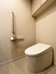 �@�������̂���g�C���㕔�ɂ͎��[�I����