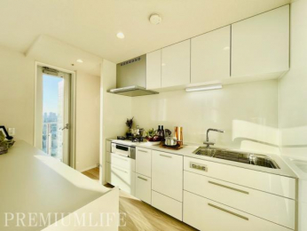 �@���t���Ŏ��R���������Ղ荷�����ށA���邭���ʂ��̗ǂ��L�b�`�����