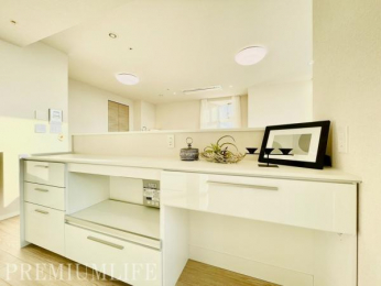 �@���[�[���ō�ƌ��������܂�A���邭���K�ɗ������y���߂�L�b�`�����