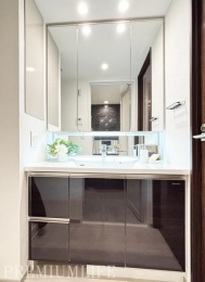 �@�L�x�Ȏ��[��������L�X���ʃX�y�[�X�ŁA�������萮�����K�ȕ�炵������