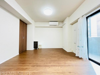 �@��13.8���̃��r���O�Ƌ��z�u���Ă���Ƃ�̂���L�����