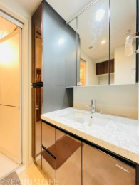 �@���[�L�x�Ȑ��ʑ�V���N���肪�L���A�g���₷���݌v