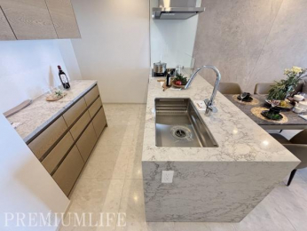 �@�I�[�v���L�b�`���̗p�Ń��r���O�_�C�j���O�ƈ�̊��̂���J���I�ȋ��