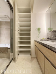 �@�L�x�Ȏ��[��������L�X���ʃX�y�[�X�ŁA�������萮�����K�ȕ�炵������