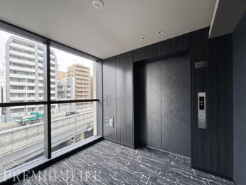 �@�������ꂽ�f�U�C�����@��̕i�i������������G���x�[�^�[�z�[��