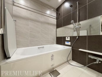 �@����̔����������Ɩ�����A���났�ɖ������㎿�ȃo�X���[�����