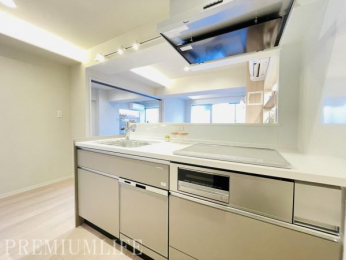 �@�����D���Ɋ������O���R������������A�@�\���ƃf�U�C���������˔������L�b�`��