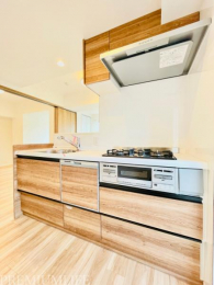 �@�����X�y�[�X�̍L���L�b�`���X�y�[�X�B