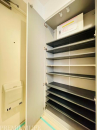 �@��e�ʂ̃V���[�Y�{�b�N�X��ݒu�B�C������������[�\��