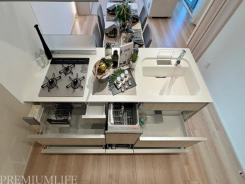 �@���[�L�x�ȃL�b�`���H��ނ�O���X�̎��[���ȒP��