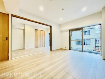 �@�Ƒ��c���̎��Ԃ�������A���������Ɖ������������J�������郊�r���O