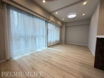 �@�Ƌ�z�u�����₷���A�C���e���A�̕����L����g������̗ǂ����r���O