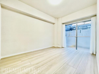 �@�傫�ȑ����玩�R�����L����A�J�����Ɩ��邳�����˔������m��