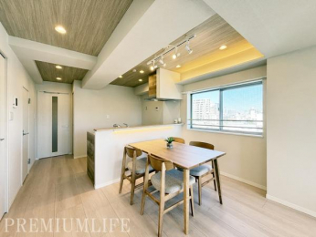 �@�Ƒ��̉�b�����R�ƒe�ށA���邭�J�������ӂ��_�C�j���O�X�y�[�X