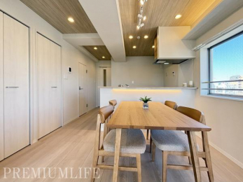 �@�Ƒ��c���̎��Ԃ�������A���������Ɖ������������J�������郊�r���O