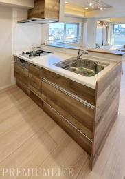 �@��l����ł���Ƃ肠��L�����m�ۂ����A���K�ȃL�b�`���X�y�[�X