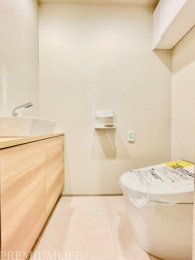 �@��􂢏�t���ŁA�@�\���ɂ��z�����ꂽ�g�C���B�E�H�V�����b�g�E���[����B