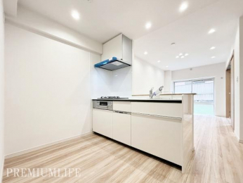 �@�L�b�`����LDK�����R�ɂȂ���A�Ǝ��������X���[�Y�ȃ��C�A�E�g�ł��B