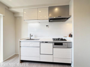 �@���[�L�x�Ŗ��邭�A�Ǝ������ɂ��z�����ꂽ�g������̗ǂ��V�X�e���L�b�`��