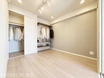 �@���r���O�ɗאڂ����m���͖L�x�Ȏ��[�t���ŁA�����������X���[�Y�Ȏg���₷���Z�܂��ł��B