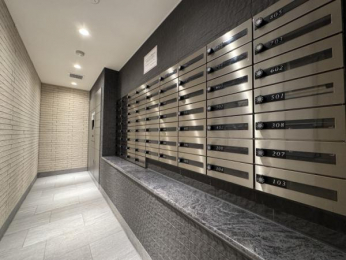 �@��z�{�b�N�X�ɕ���Ń��[���{�b�N�X��ݒu�ŁA�A���̓������X���[�Y��