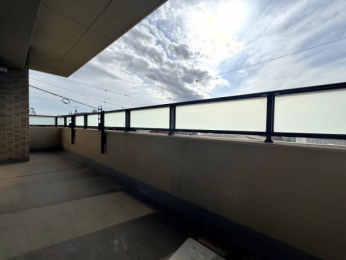 �@2�ʃo���R�j�[�ňႤ�p�x����̒��]���y���߂�A���͂����t���ň��S