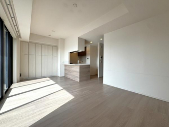 �@��11.3���̃��r���O�͑�������g�܂鏰�g�[�t��