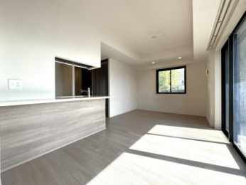 �@�V�䍂��2.5m�̃��r���O�Ŏ��[������A���L����Ԃ��g����d�l