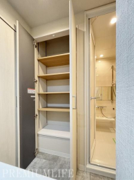 �@�L�x�Ȏ��[��������L�X���ʃX�y�[�X�ŁA�������萮�����K�ȕ�炵������