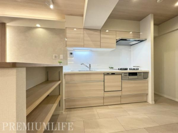 �@��l����ł���Ƃ肠��L�����m�ۂ����A���K�ȃL�b�`���X�y�[�X