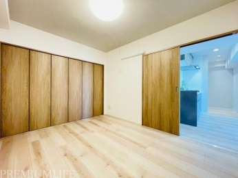 �@���r���O�ɗאڂ����m���ڂ̓͂��ꏊ�ŏ����Ȃ��q�l�����Ă����S