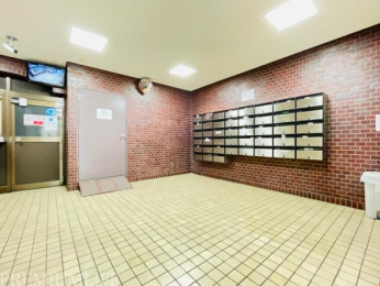 �@���r�[�ɂ̓��[���{�b�N�X�����h�ƃJ��������