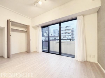 �@�傫�ȑ�����������鋏���B���r���O�Ɨאڂ��Ă���A�����X�^�C���ɍ��킹�ď_��Ɏg���������ł��܂��B