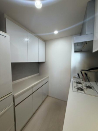 �@�H��ނ�Ɠd���u����L�b�`���I��ݒu