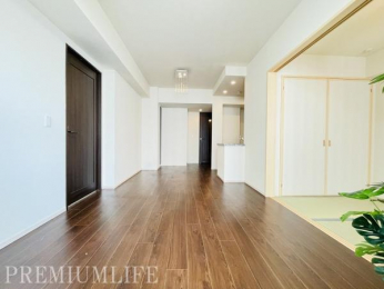 �@��������炩�Ȍ����������ށA�S�n�悳�ɕ�܂ꂽ�_�C�j���O