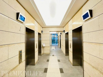 �@�������ꂽ�f�U�C�����@��̕i�i������������G���x�[�^�[�z�[��