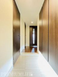 �@��Ƃ肠��L���̌��ւŁA�Ƒ��◈�q���������}������D��Ȍ��փX�y�[�X